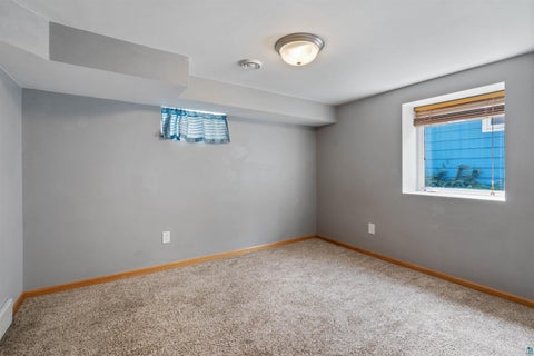 Tiny photo for 104 E Mankato St, Duluth, MN 55803 (MLS # 6127577)