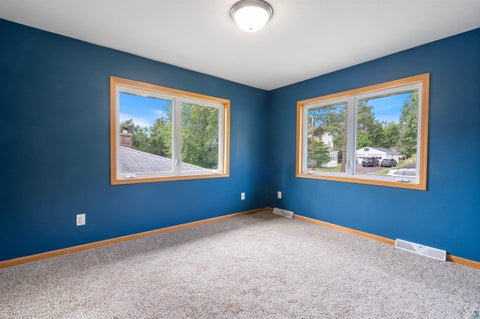 Tiny photo for 104 E Mankato St, Duluth, MN 55803 (MLS # 6127577)