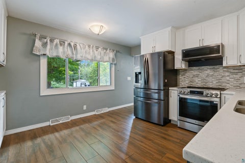 Tiny photo for 104 E Mankato St, Duluth, MN 55803 (MLS # 6127577)