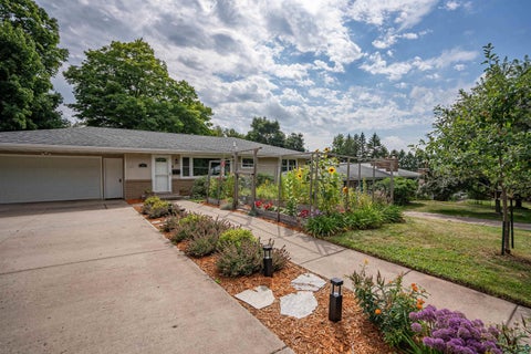 Tiny photo for 104 E Mankato St, Duluth, MN 55803 (MLS # 6127577)