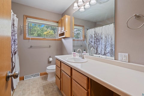 Tiny photo for 104 E Mankato St, Duluth, MN 55803 (MLS # 6127577)