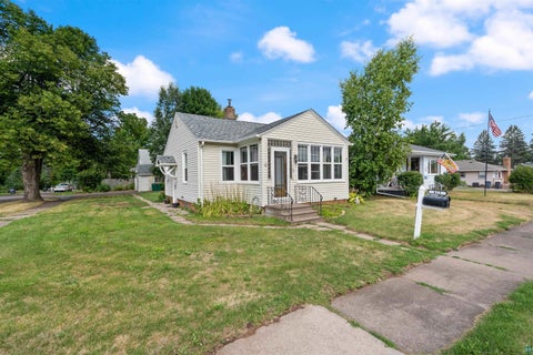 Photo of 415 W McGonagle St, Duluth, MN 55808 (MLS # 6127623)