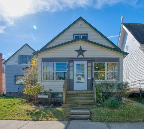 Photo of 25 3rd St SW St, Chisholm, MN 55719 (MLS # 6122277)