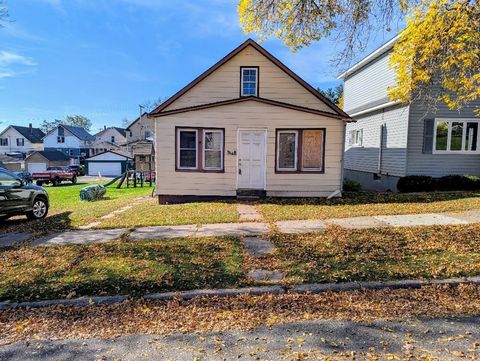 Photo of 111 W Nebraska Ave, Gilbert, MN 55741 (MLS # 6122733)