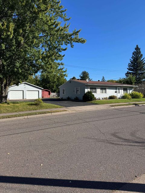 Photo of 1009 Carlton Ave W, Cloquet, MN 55720 (MLS # 6122441)