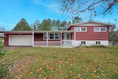 Photo of 1917 Stanford Ave, Duluth, MN 55811 (MLS # 6122583)