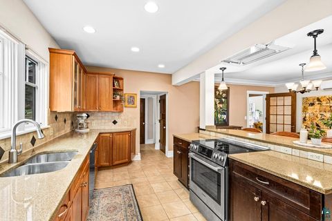 Tiny photo for 3130 E 1st St, Duluth, MN 55812 (MLS # 6125074)