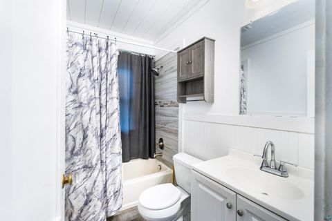 Tiny photo for 4922 Glenwood St, Duluth, MN 55804 (MLS # 6125395)