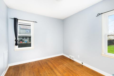 Tiny photo for 4922 Glenwood St, Duluth, MN 55804 (MLS # 6125395)