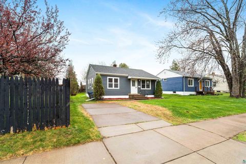 Tiny photo for 4922 Glenwood St, Duluth, MN 55804 (MLS # 6125395)