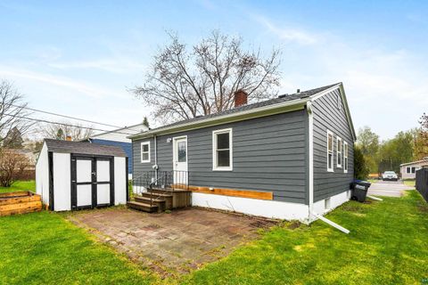 Tiny photo for 4922 Glenwood St, Duluth, MN 55804 (MLS # 6125395)