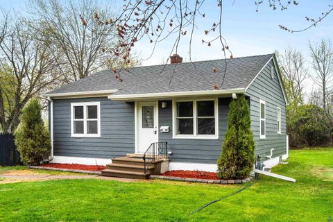 Photo of 4922 Glenwood St, Duluth, MN 55804 (MLS # 6125395)