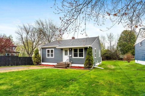 Tiny photo for 4922 Glenwood St, Duluth, MN 55804 (MLS # 6125395)