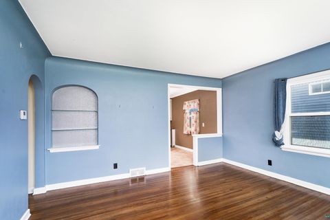 Tiny photo for 4922 Glenwood St, Duluth, MN 55804 (MLS # 6125395)