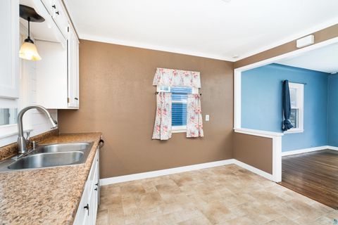 Tiny photo for 4922 Glenwood St, Duluth, MN 55804 (MLS # 6125395)