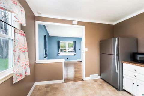 Tiny photo for 4922 Glenwood St, Duluth, MN 55804 (MLS # 6125395)