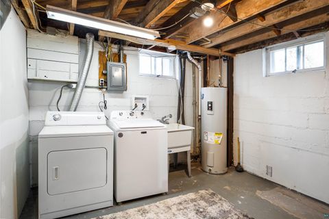 Tiny photo for 4922 Glenwood St, Duluth, MN 55804 (MLS # 6125395)