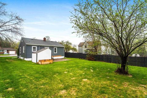 Tiny photo for 4922 Glenwood St, Duluth, MN 55804 (MLS # 6125395)