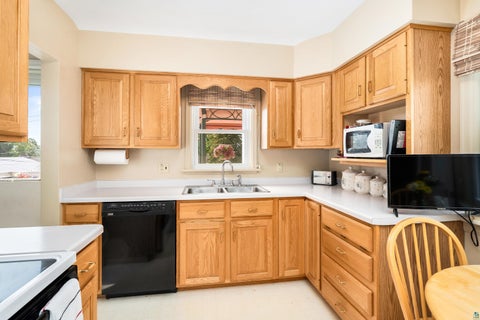 Tiny photo for 5306 Oneida St, Duluth, MN 55804 (MLS # 6126957)