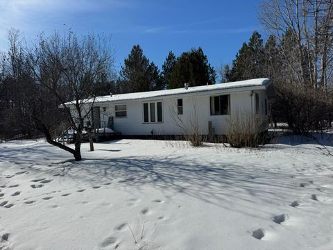 Photo of 812 Old Drummond Rd, Two Harbors, MN 55616 (MLS # 6123682)