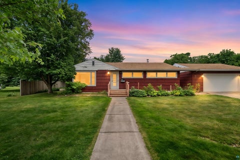 Photo of 703 28th St, Cloquet, MN 55720 (MLS # 6126912)
