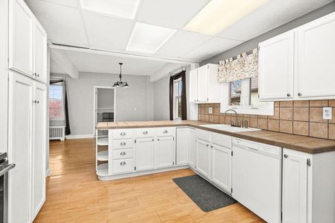 Tiny photo for 3 W Linden St, Duluth, MN 55811 (MLS # 6122851)
