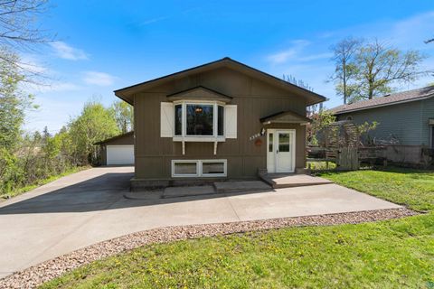 Tiny photo for 5306 Ivanhoe St, Duluth, MN 55804 (MLS # 6125590)