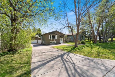 Tiny photo for 5306 Ivanhoe St, Duluth, MN 55804 (MLS # 6125590)
