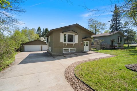 Photo of 5306 Ivanhoe St, Duluth, MN 55804 (MLS # 6125590)