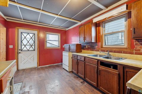 Tiny photo for 701 E 11th St, Duluth, MN 55802 (MLS # 6124209)