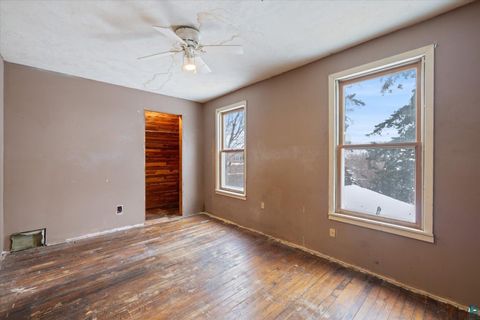 Tiny photo for 701 E 11th St, Duluth, MN 55802 (MLS # 6124209)