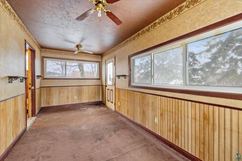 Tiny photo for 701 E 11th St, Duluth, MN 55802 (MLS # 6124209)
