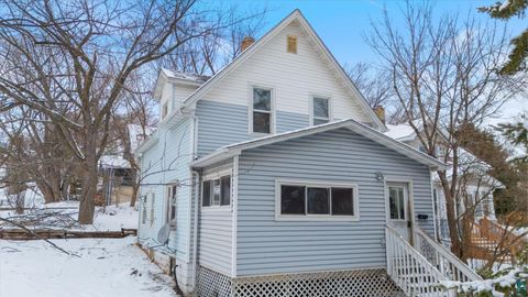 Photo of 701 E 11th St, Duluth, MN 55802 (MLS # 6124209)