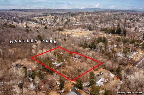 Photo of 2234 Dunedin Ave, Duluth, MN 55803 (MLS # 6123787)