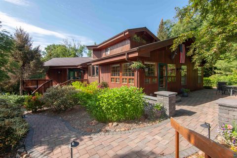 Photo of 207 9th Ave W AVE, Grand Marais, MN 55604 (MLS # 6126791)
