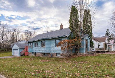 Photo of 202 W Faribault St, Duluth, MN 55803 (MLS # 6122952)