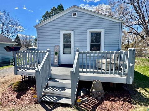 Photo of 437 17th St, Cloquet, MN 55720 (MLS # 6125323)