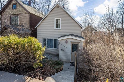 Photo of 2208 W 8th St, Duluth, MN 55806 (MLS # 6124784)