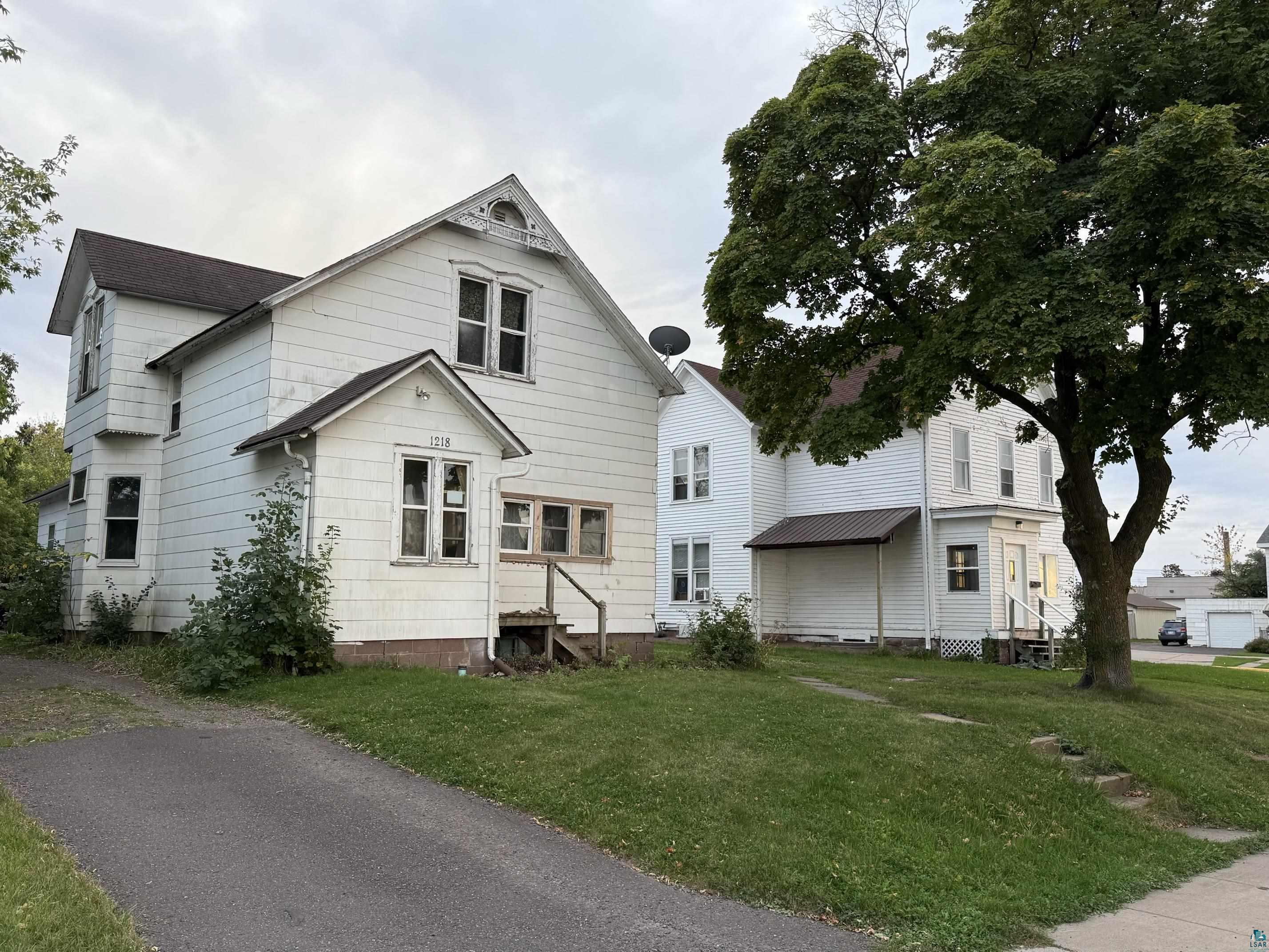 1218 & 1222 Lake Shore Dr W