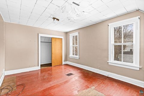 Tiny photo for 155 W Myrtle St, Duluth, MN 55811 (MLS # 6124223)