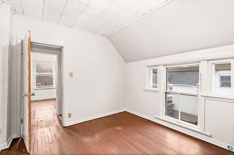 Tiny photo for 155 W Myrtle St, Duluth, MN 55811 (MLS # 6124223)