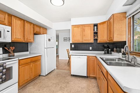 Tiny photo for 4911 Avondale St, Duluth, MN 55804 (MLS # 6122603)