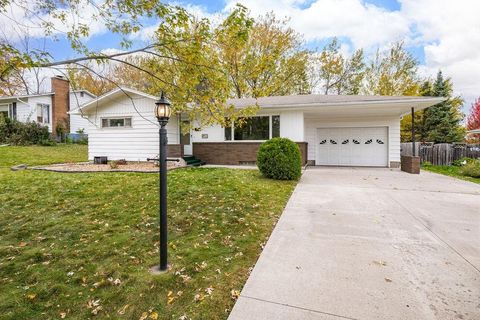 Photo of 4911 Avondale St, Duluth, MN 55804 (MLS # 6122603)