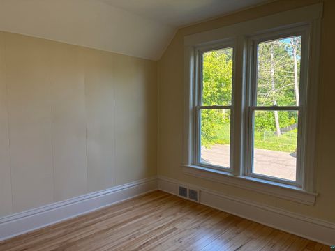 Tiny photo for 826 E 6th St, Duluth, MN 55805 (MLS # 6126588)