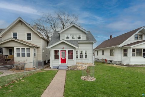 Tiny photo for 4320 W 6th St, Duluth, MN 55807 (MLS # 6124976)
