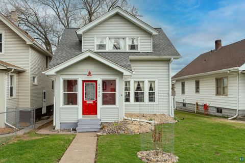 Tiny photo for 4320 W 6th St, Duluth, MN 55807 (MLS # 6124976)