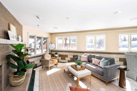 Tiny photo for 814 W 5th St, Duluth, MN 55806 (MLS # 6123789)