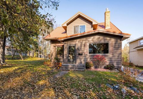 Photo of 325 W Wabasha St, Duluth, MN 55803 (MLS # 6122688) Photo of 325 W Wabasha St, Duluth, MN 55803 (MLS # 6122688)