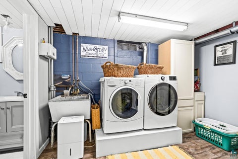 Tiny photo for 1905 Hutchinson Rd, Duluth, MN 55811 (MLS # 6126999)