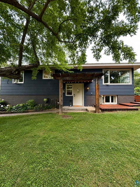 Photo of 1905 Hutchinson Rd, Duluth, MN 55811 (MLS # 6126999)
